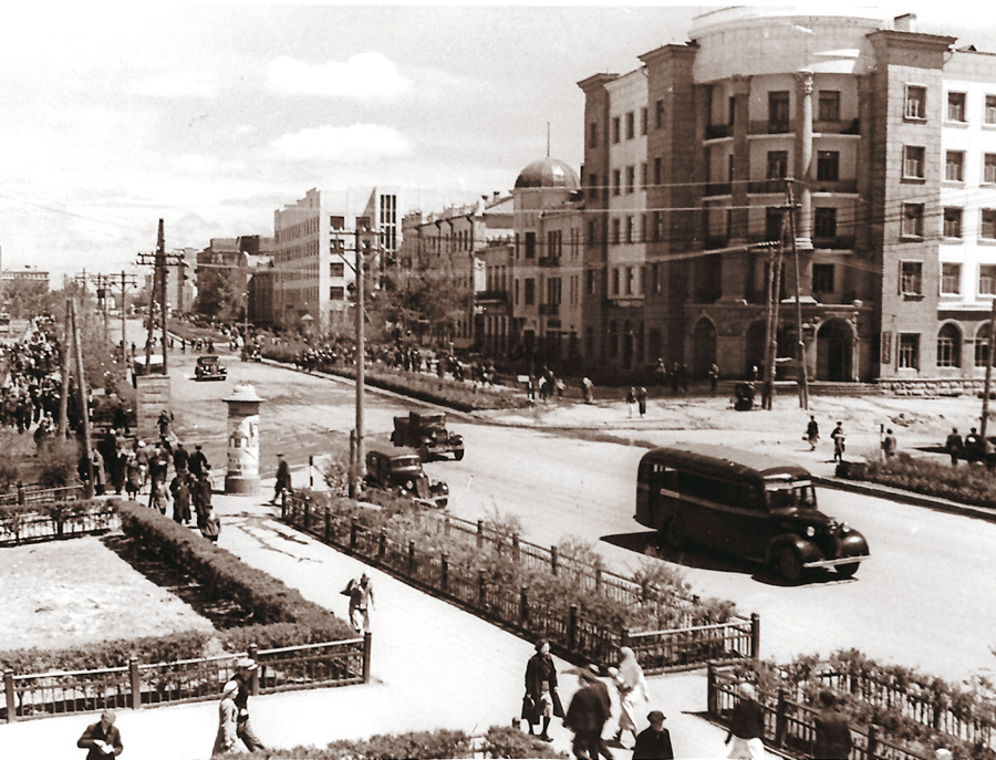 http://khabkrai-nasledie.ru/_mod_files/ce_images/Habarovsk/ulica_karla_marksa._foto_1937_g.jpg